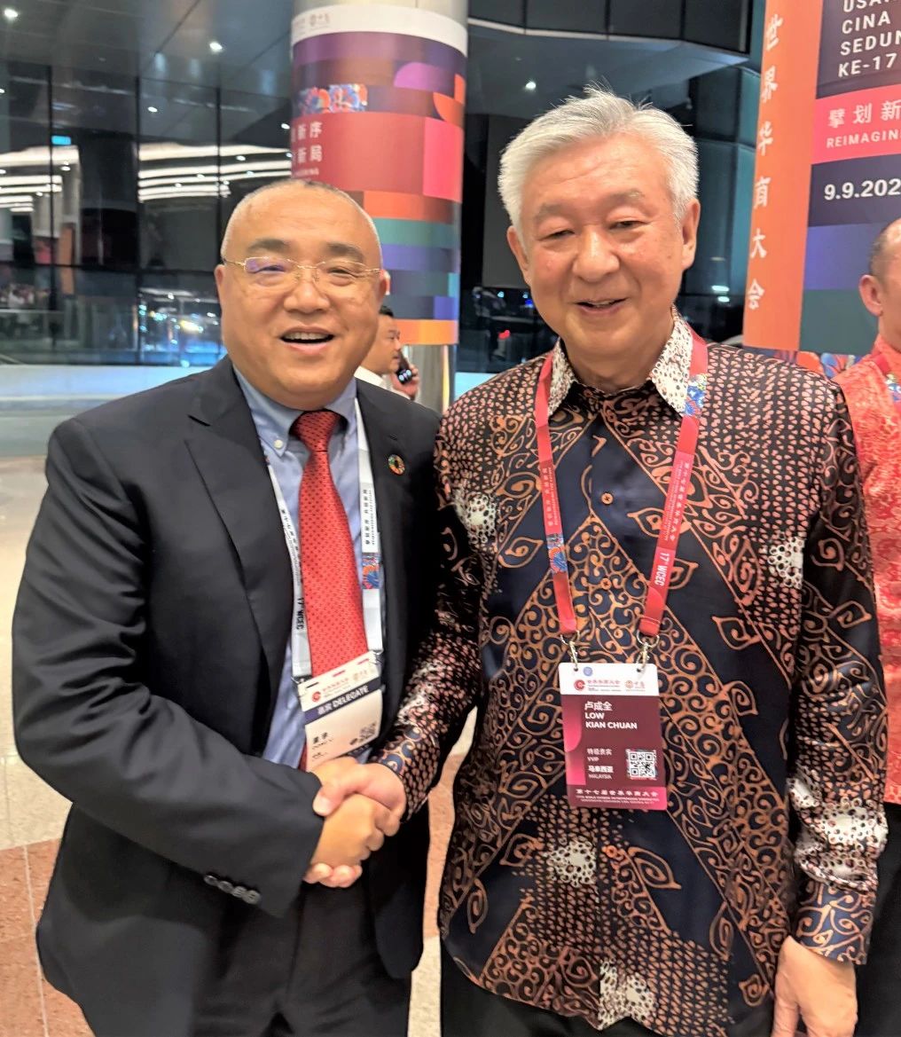 理士国际董事长董李博士出席世界华商大会_02.jpg 理士国际董事长董李博士出席世界华商大会_02.jpg